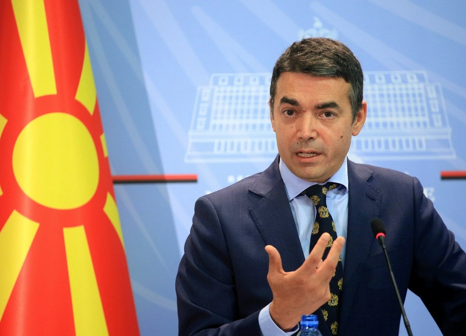 Προκλητικός Ντιμιτρόφ: «Δεν μπορούμε να αλλάξουμε την ιστορία μας» – «Περιμένουμε το πράσινο φως από το ΝΑΤΟ» – Αισχρή συναλλαγή η συμφωνία των Πρεσπών